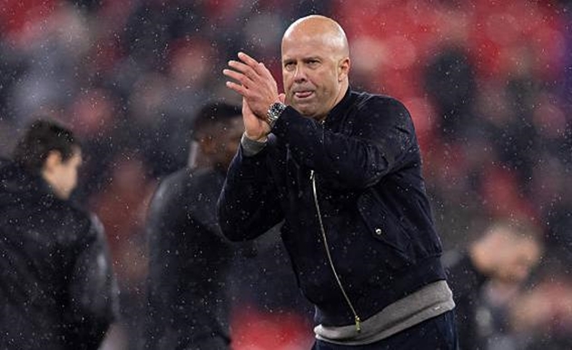 Arne Slot hướng tới trận đấu với Manchester United.