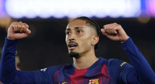Ảnh bài viết Raphinha từ chối mức lương 30 triệu euro để ở lại Barcelona