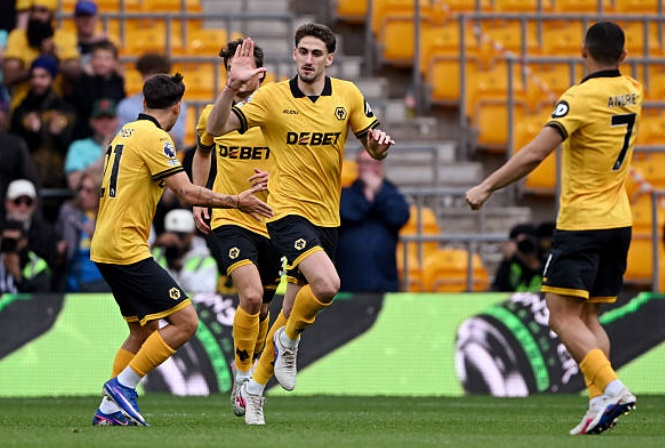 Wolves chia điểm với Sunderland tại Molineux.