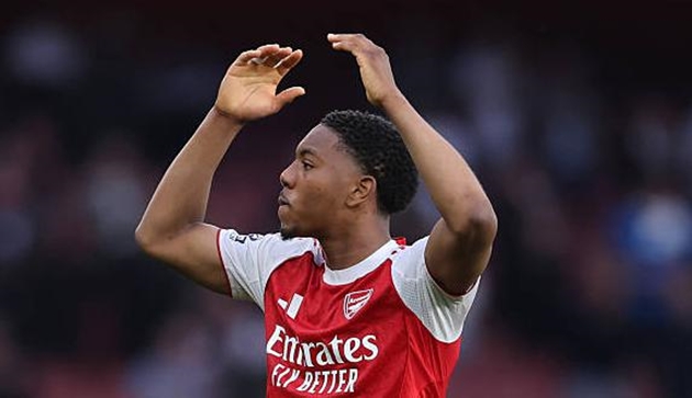 Myles Lewis-Skelly gây ấn tượng trong trận đấu với Fulham.