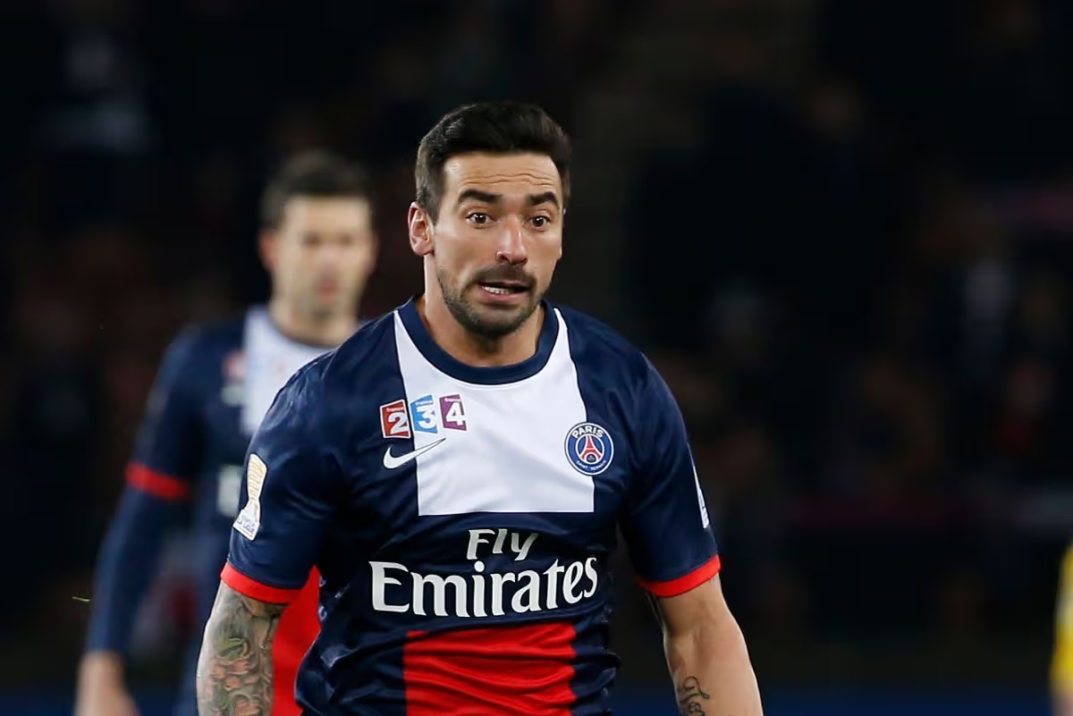 Ảnh bài viết Lavezzi trả giá đắt vì lén lút cướp bồ của bạn thân