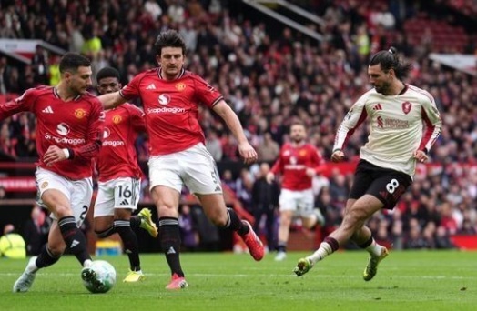 Ảnh bài viết Szoboszlai trừng phạt sai lầm của MU, Liverpool rút ngắn tỷ số