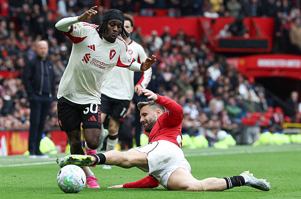 Jeremie Frimpong – 6.3 điểm: Với việc Mohamed Salah vắng mặt vì chấn thương, Slot đã chọn trao cơ hội cho Frimpong bên hành lang phải. Anh bám biên, mở ra các phương án triển khai và tìm cách phối hợp với Wirtz và Gakpo.