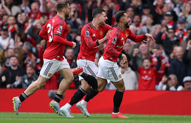 Man Utd giành chiến thắng cảm xúc trước Liverpool.