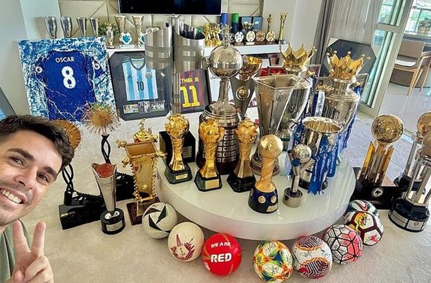 Oscar khoe bộ sưu tập danh hiệu sau khi giải nghệ.