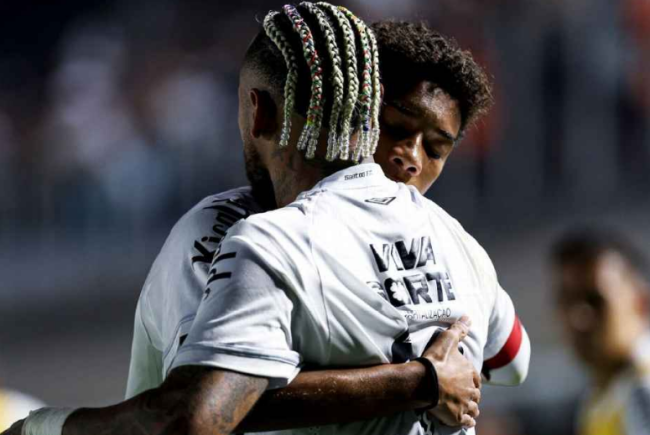 Ảnh bài viết Neymar nổi nóng và xô xát với con trai Robinho tại Santos