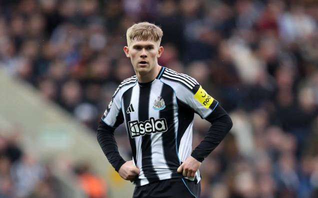 Ảnh bài viết Lewis Hall là người thừa kế hoàn hảo cho Luke Shaw tại MU