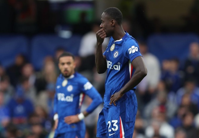 Trevoh Chalobah (6): Hoàn toàn "bỏ quên" Awoniyi trong cả hai bàn thắng của tiền đạo bên phía Forest. Có vài pha tắc bóng tốt nhưng nhìn chung đây là một màn trình diễn rời rạc và dưới sức.