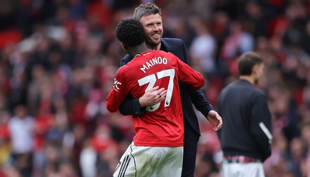 Carrick chắp cánh cho Mainoo tỏa sáng.