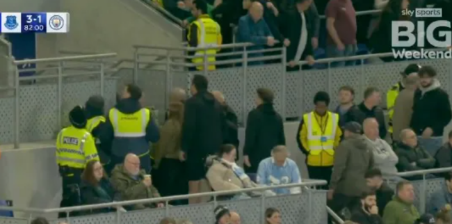 CĐV Man City ra về sớm.