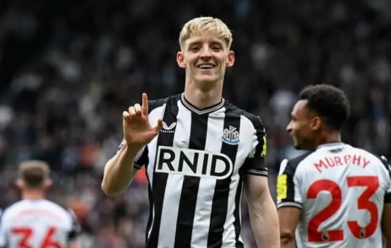 Ảnh bài viết Anthony Gordon là "Raphinha phiên bản Anh" mà Barca khao khát