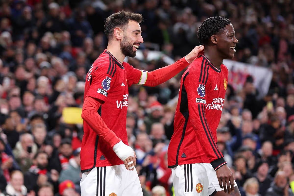 Phong độ của Kobbie Mainoo và Bruno Fernandes đã góp phần giúp Manchester United trở lại đấu trường Champions League.