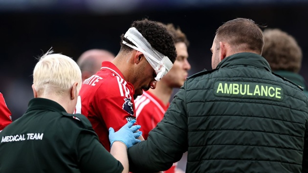 Ảnh bài viết Gibbs-White có thể đấu Aston Villa bất chấp chấn thương vùng đầu