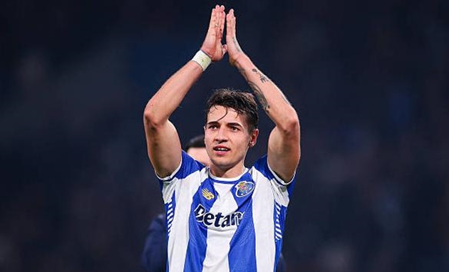 Porto quyết định mua đứt Jakub Kiwior từ Arsenal.