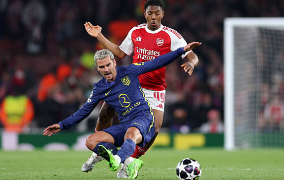 Ảnh bài viết Lý do VAR từ chối phạt đền của Griezmann ở trận gặp Arsenal
