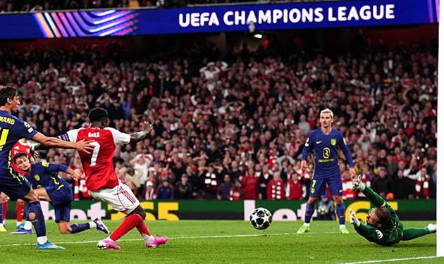 Bukayo Saka ghi bàn thắng duy nhất giúp Arsenal đi tiếp.