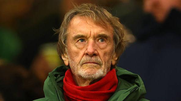 Ảnh bài viết Sir Jim Ratcliffe chớ đi vào vết xe đổ của nhà Glazer tại MU