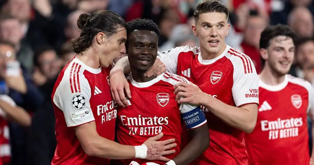 Saka ghi bàn thắng quyết định trước Atletico Madrid.