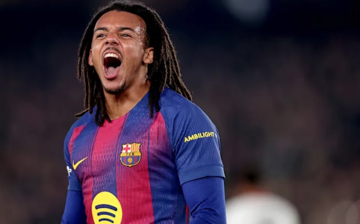 Kounde đang là mục tiêu hàng đầu của Liverpool.