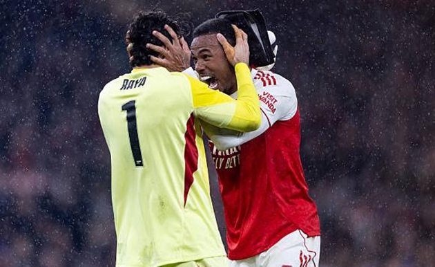Hàng phòng ngự vững chắc là điểm tựa cho Arsenal.