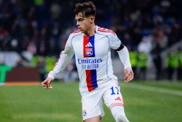Phong độ ấn tượng ở Lyon giúp Moreira lọt vào mắt xanh của MU.