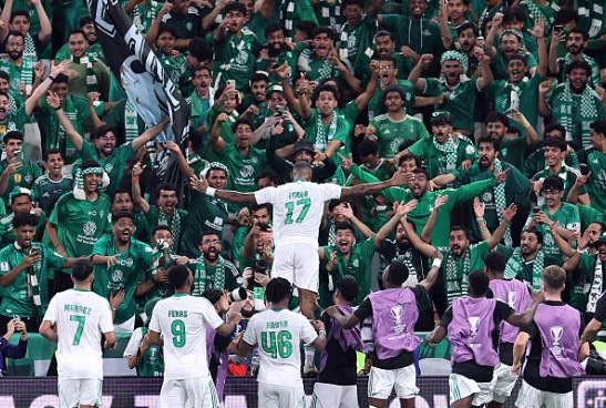 Ivan Toney tỏa sáng mang về 3 điểm cho Ah Ahli.