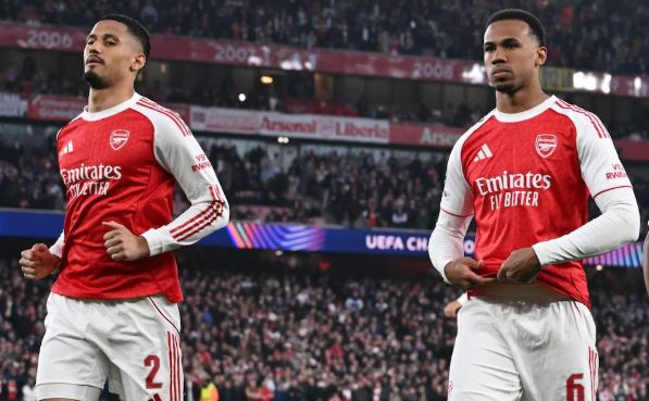 Hàng thủ thép và không chiến là ưu điểm của Arsenal.