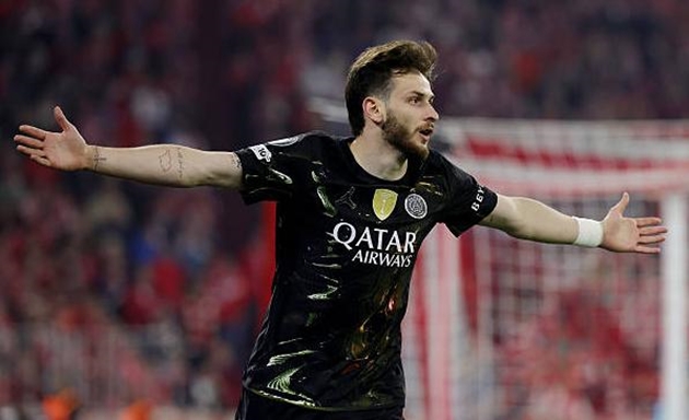 Khvicha Kvaratskhelia thận trọng khi nhắc đến Arsenal.
