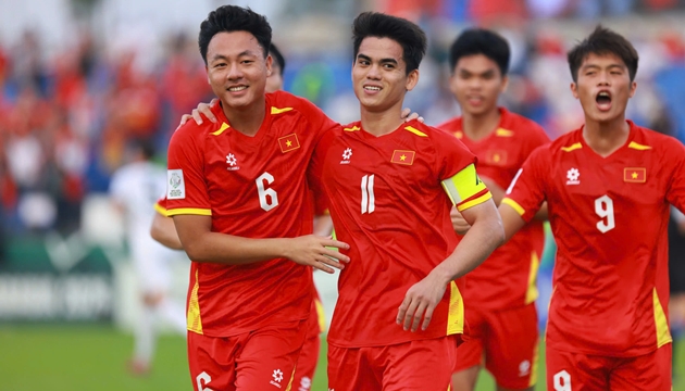 Ảnh bài viết Khoa Ngô và dàn sao Việt kiều chờ quốc tịch để khoác áo U23