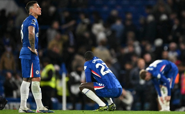 Chelsea cần những &ocirc;ng chủ thực sự trong ph&ograve;ng thay đồ