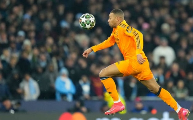 Ảnh bài viết Mbappe rối ren giữa chấn thương và áp lực Real