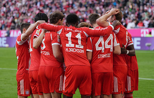 Bayern Munich gục ngã trên sân nhà.