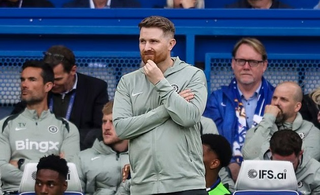 McFarlane đang đối diện với quá nhiều vấn đề tại Chelsea.