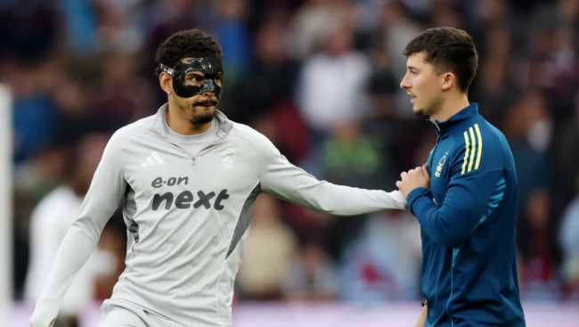 Morgan Gibbs-White dính chấn thương vùng mặt.