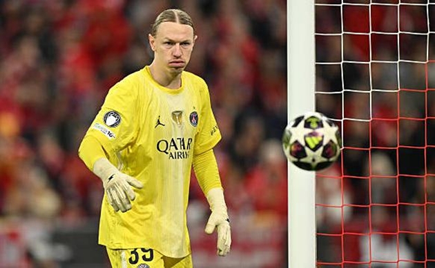 Matvey Safonov có thể là điểm yếu của PSG.