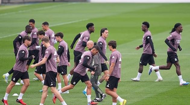 Ảnh bài viết Sự hỗn loạn tại Real Madrid khi phụ huynh ngôi sao lạm quyền