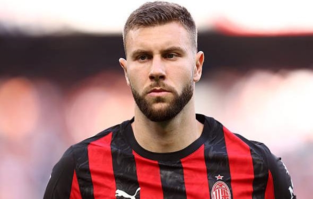 Strahinja Pavlovic nằm trong tầm ngắm của Chelsea.