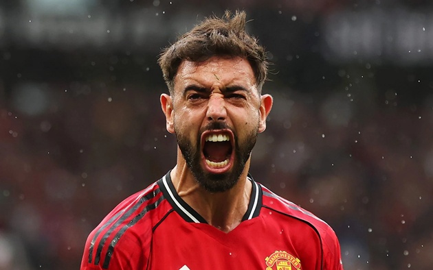 Bruno Fernandes được vinh danh bất ngờ.