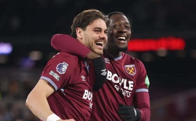 Konstantinos Mavropanos và Axel Disasi giúp West Ham vực dậy hàng thủ.
