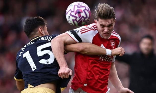 Konstantinos Mavropanos là niềm hy vọng để West Ham ngăn chặn Arsenal.