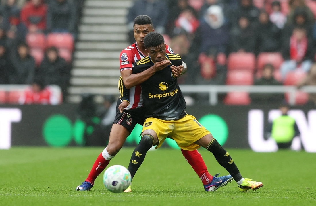 Manchester United có thế trận lép vế trước Sunderland.