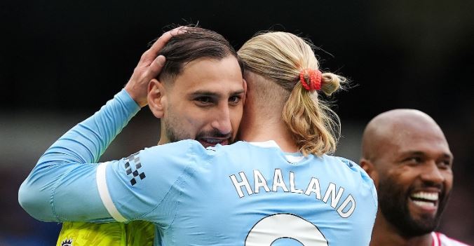 Erling Haaland – 8.2/10: Dù đã phải chịu nhiều ức chế với khả năng dứt điểm kém chính xác trong những tháng gần đây, nhưng tiền đạo người Na Uy đã có một bàn thắng chớp nhoáng đầy xứng đáng, trước khi tung ra đường kiến tạo tuyệt vời cho Marmoush ấn định tỷ số.

Chấm điểm màn trình diễn của 2 đội. Ảnh: BongDa.com.vn.