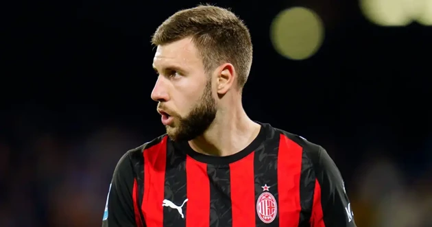 Strahinja Pavlovic trong màu áo AC Milan.