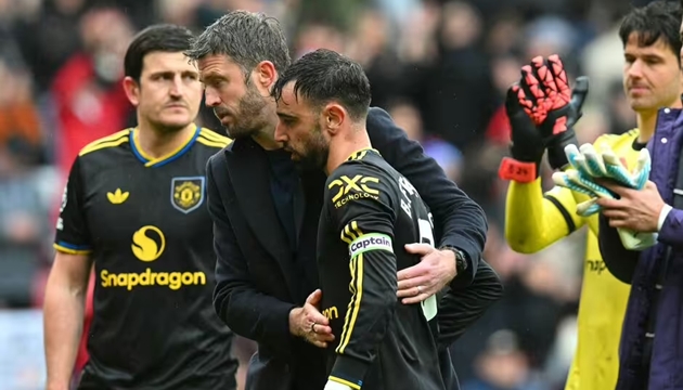 Bruno Fernandes không hài lòng sau trận hòa Sunderland.