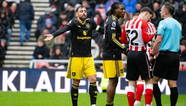 Ảnh bài viết Mark Clattenburg khẳng định VAR mắc sai lầm ở trận hòa của MU