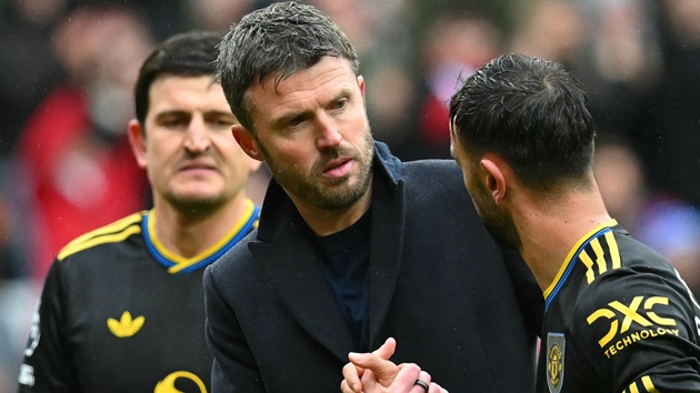 Carrick nhận sự phản đối từ Paul Merson.