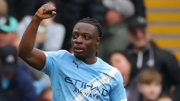 Ảnh bài viết Jeremy Doku bùng nổ giúp Man City bám đuổi Arsenal
