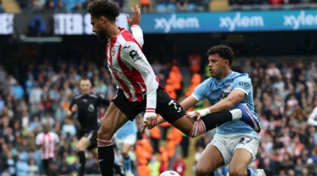 Ảnh bài viết HLV Brentford bất bình với trọng tài sau trận thua đậm Man City