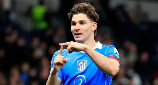 Ảnh bài viết Đại diện Julian Alvarez mở đường cho thương vụ gia nhập Barcelona