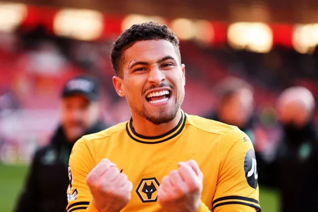 Man Utd và Liverpool cạnh tranh chiêu mộ Gomes.